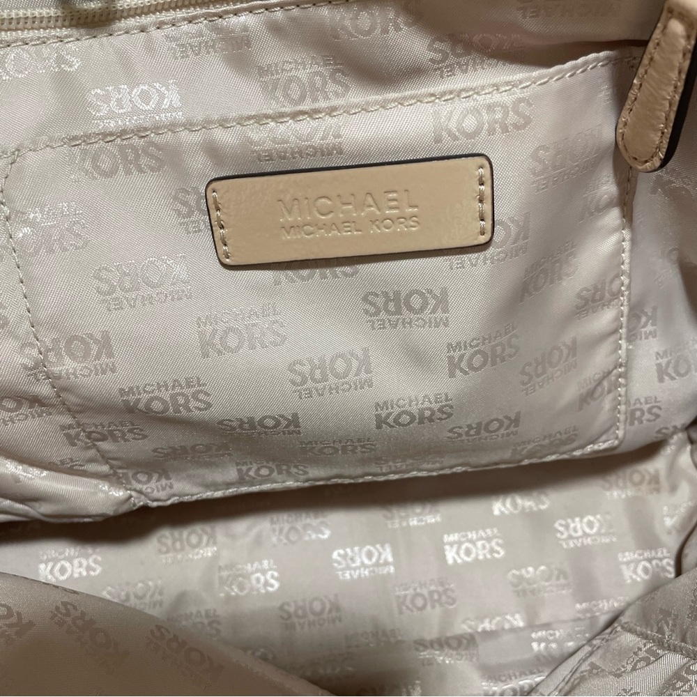 Michael Kors Jet Set Travel Signature Tote - Picture 11 of 12